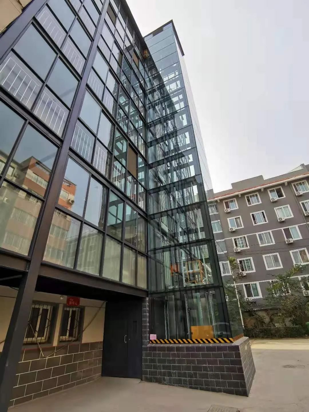 开封首例,18年的6层老楼,装上电梯了!