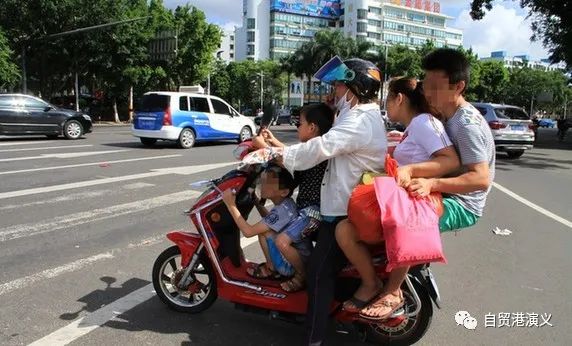 电动车超载行驶(图片来源于网络)