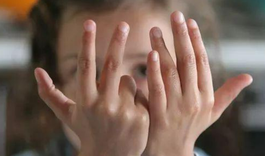 孩子算数掰手指,该纠正吗?网友:别完美主义给孩子压力