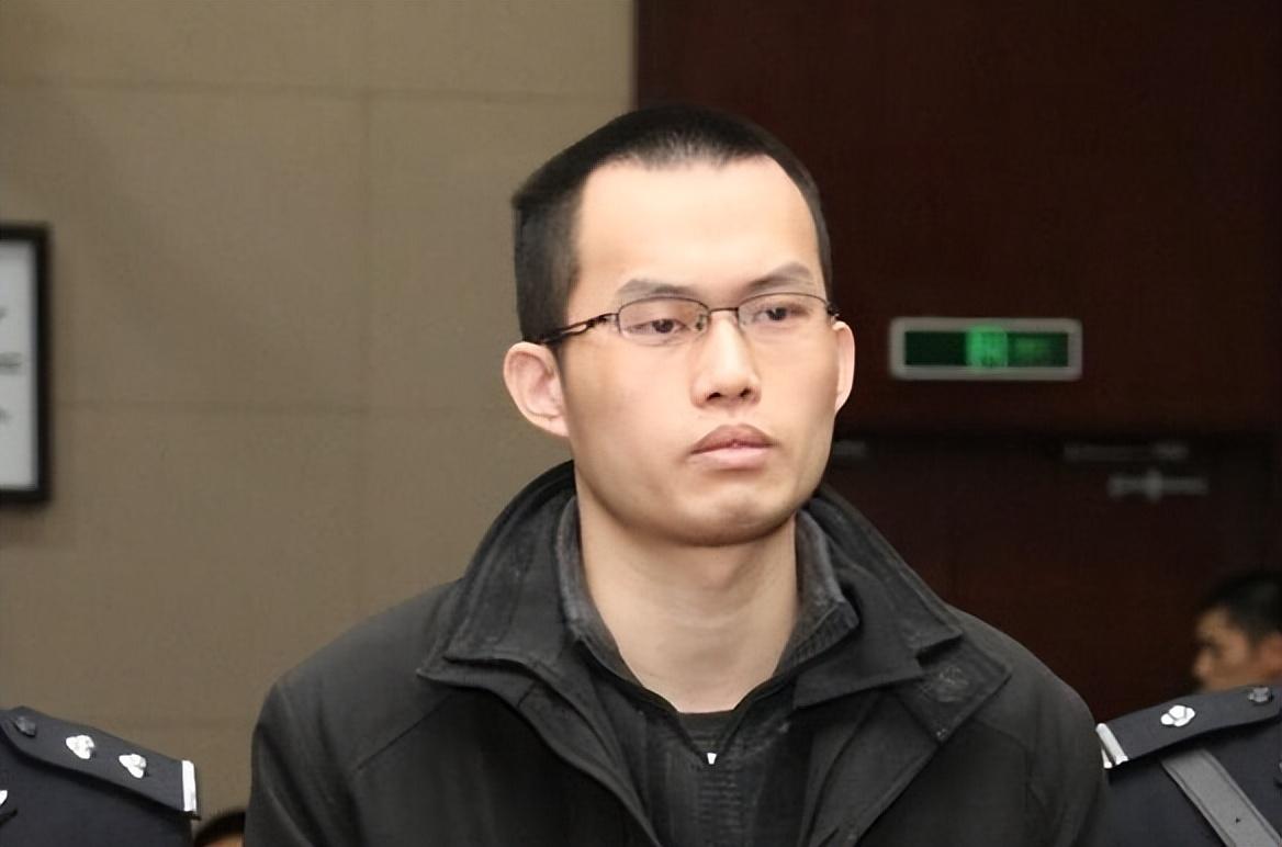 面对警察和律师的审问,林森浩开始说自己只是跟黄洋开的一个玩笑,自己