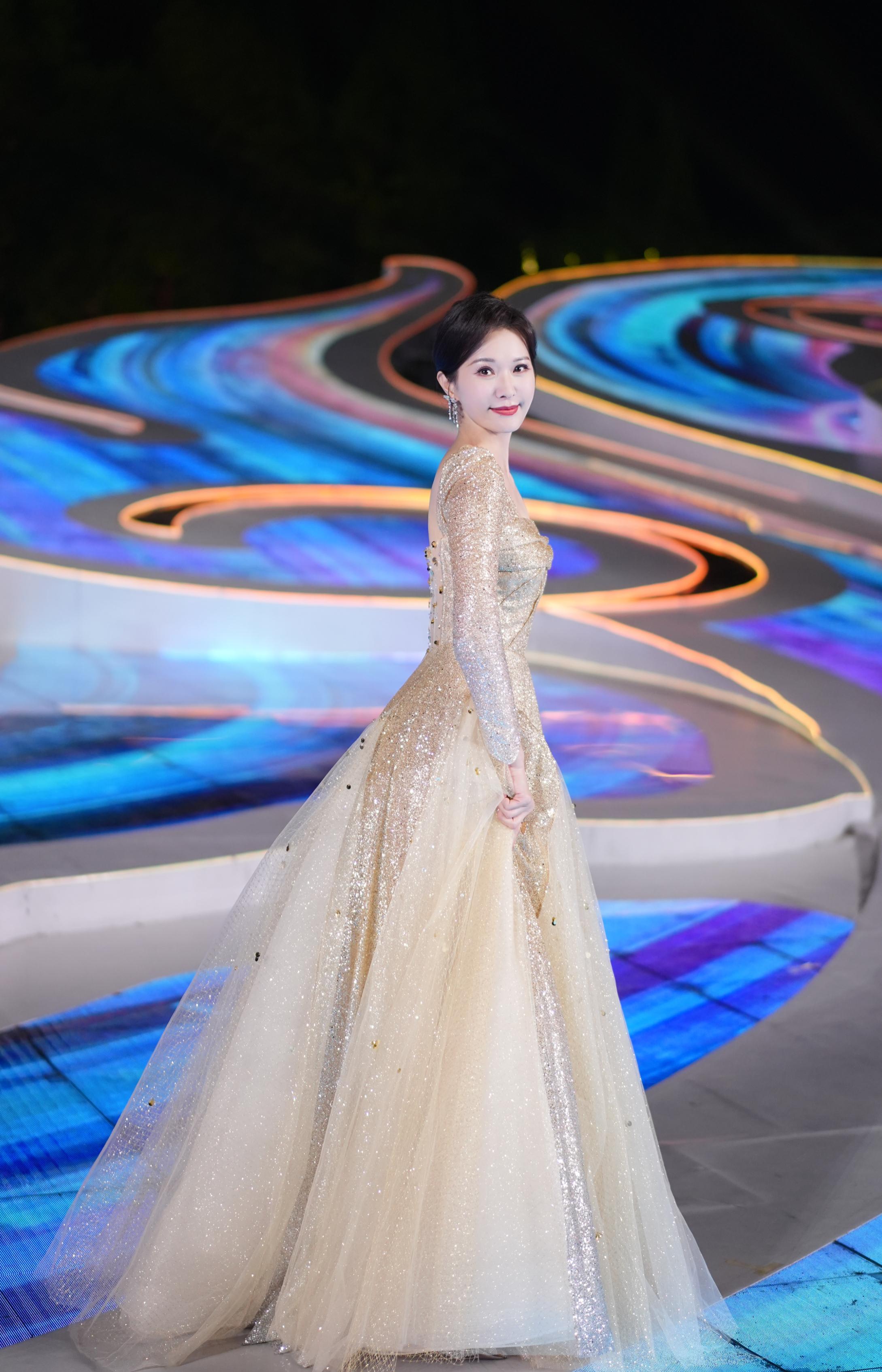 电影频道m榜暨中国电影大数据盛典 谢映玲担纲主持表现亮眼