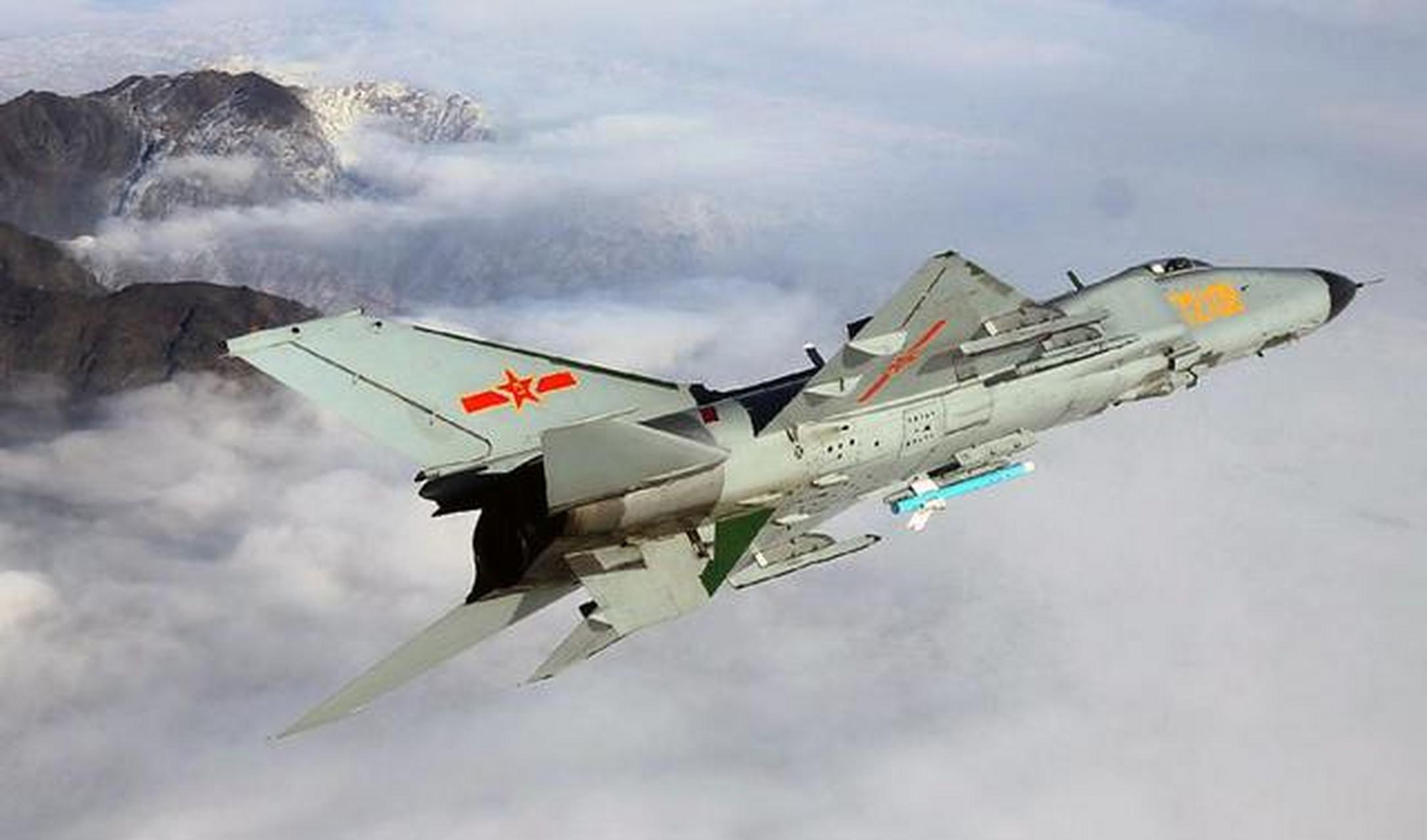 说到这里,想必大家都已经明白,这款战斗机就是歼8ii战斗机,整个发展