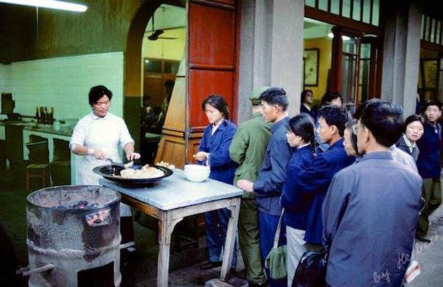 70年代,小小餐桌,幸福生活,鲜肉水饺才两角