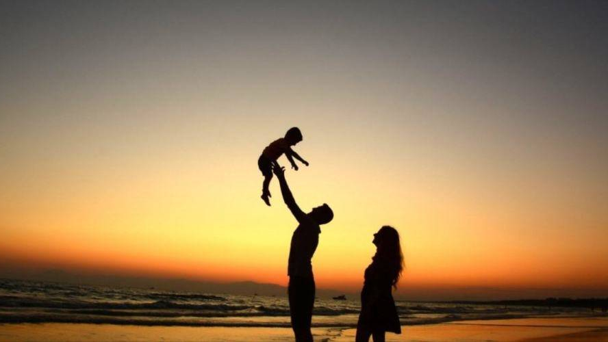 纪实:"广东法院第一贪"麦崇楷生活糜烂,伙同儿子贪污上千万元