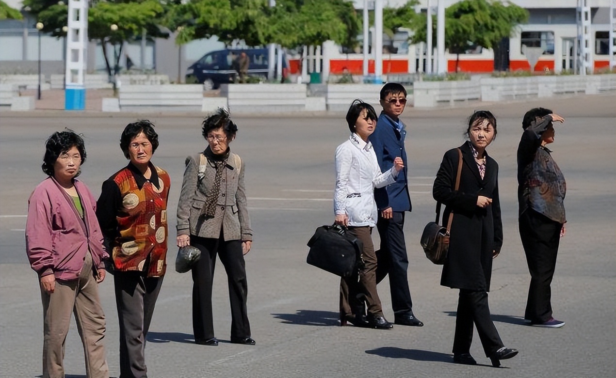 朝鲜男女比例2020图片