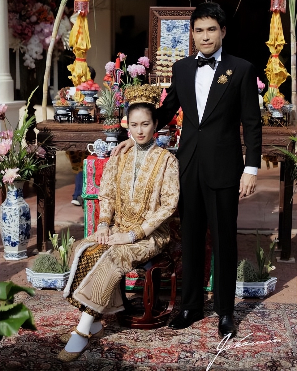 泰国最美变性人宝儿大婚!金色礼服配黄金皇冠太高贵,新郎也超帅