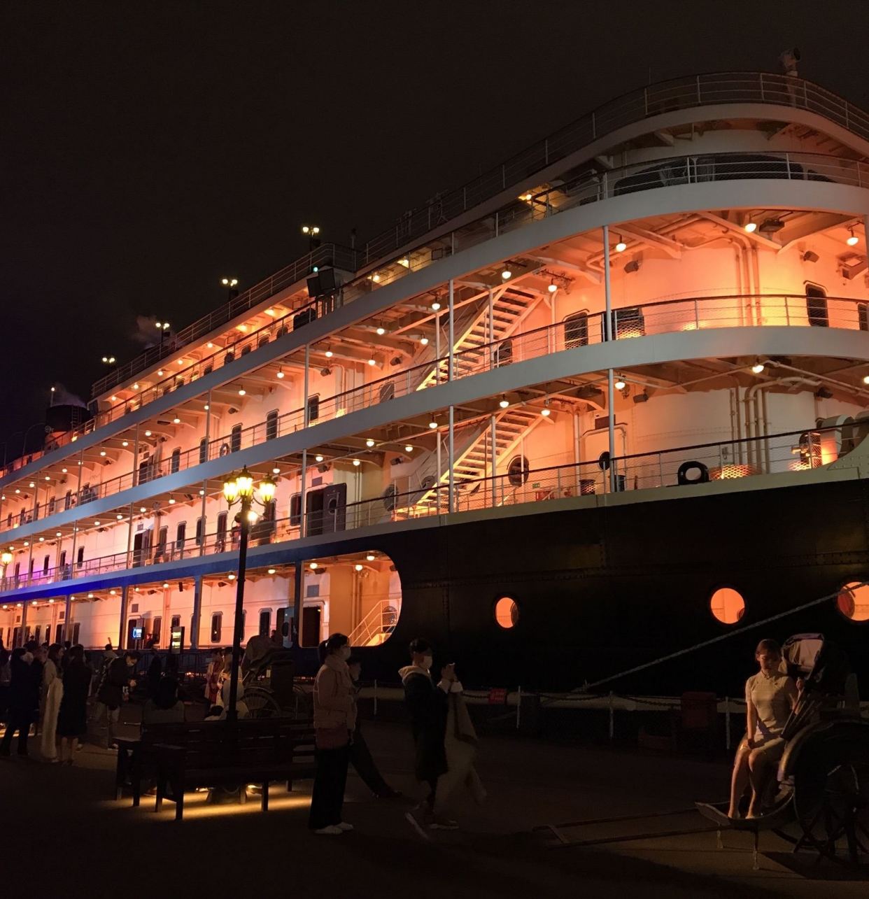 湖北一网红船,门票298元,2个小时的穿越之旅,让你感受深刻