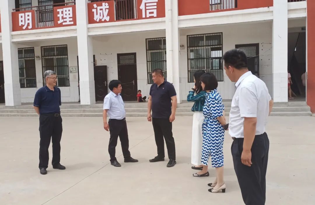 河南省青基会希望小学部部长石恩庆到范县开展希望小学调研工作