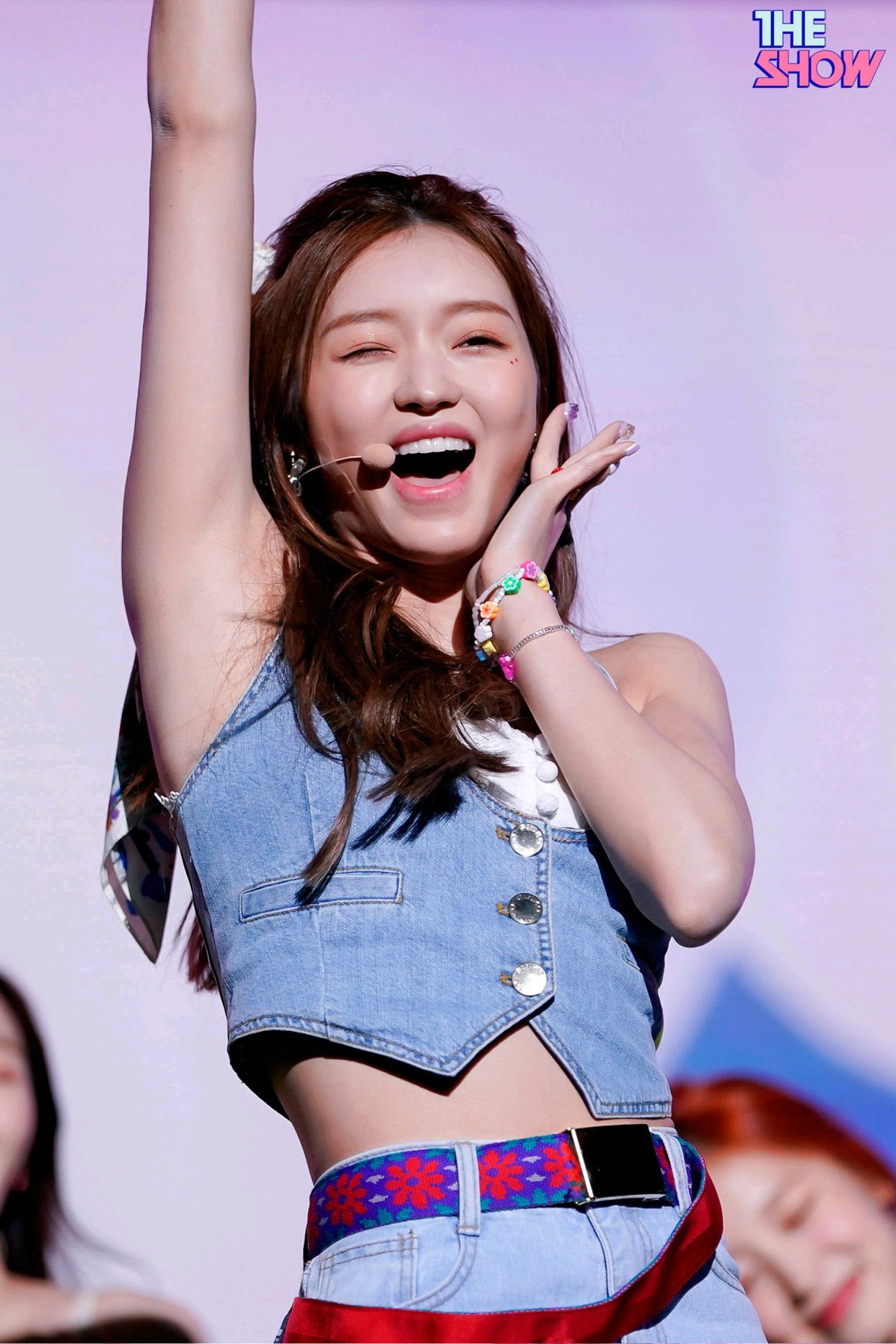 女爱豆好敢说,被恶评的ohmygirl成员yooa直播回应整容减肥打针