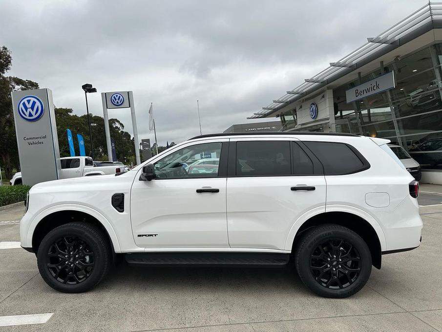 全新福特撼路者海外街拍 比老款更香 车长4914mm