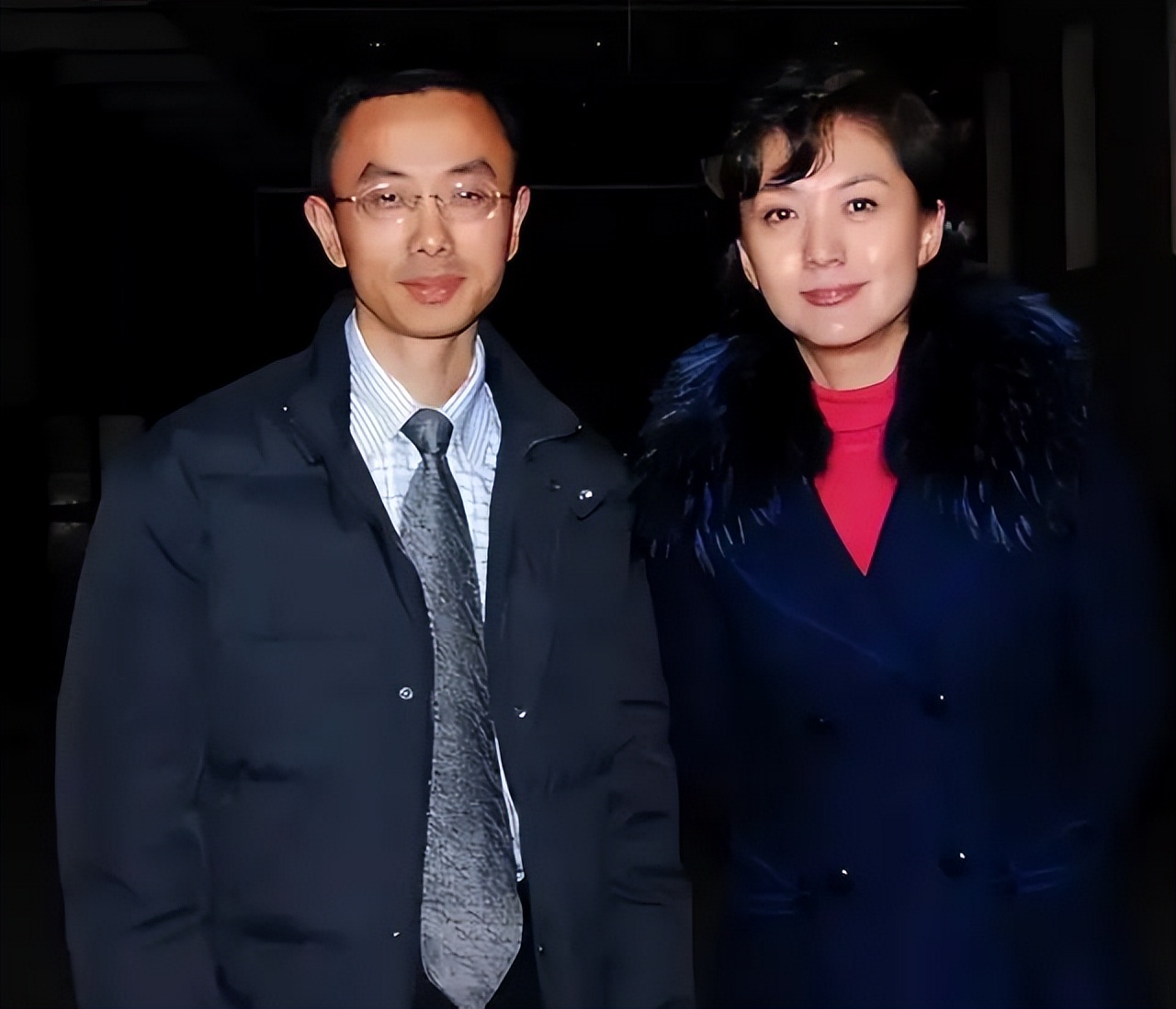 央视主持人海霞亮"新身份",老公是清华教授,女儿比妈还美