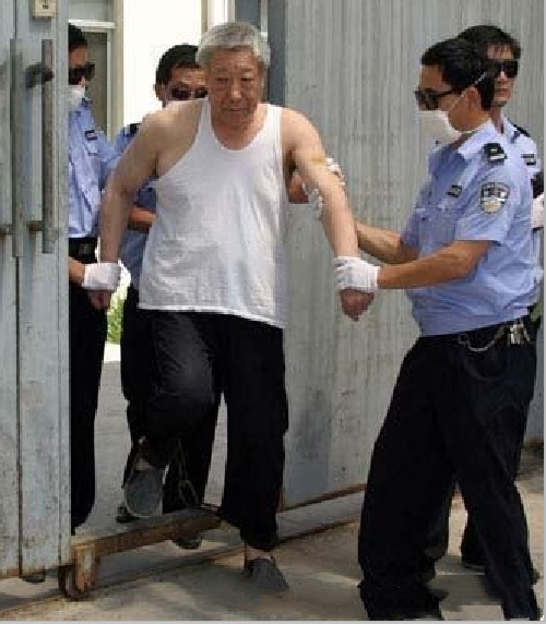 镇平首富吴天喜:花甲之年却霸占36名女生,最后是如何判的?