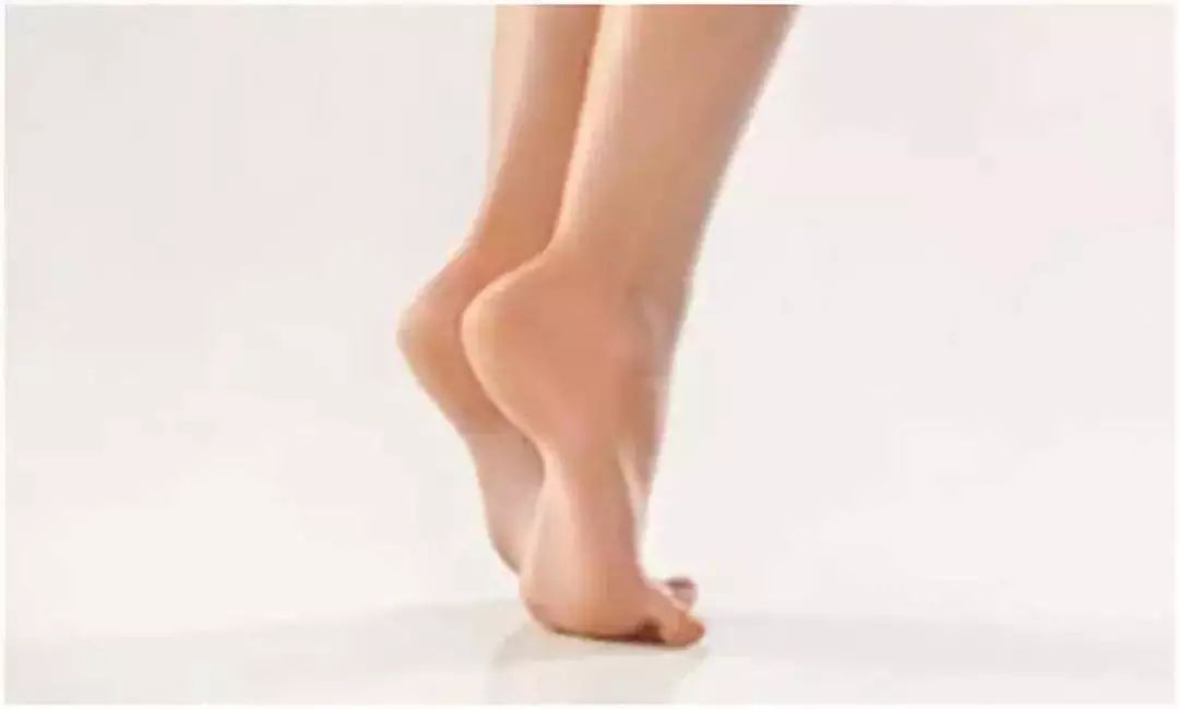 50岁山东大妈,每晚饭后坚持"踮脚",半年后,身体怎么样了?