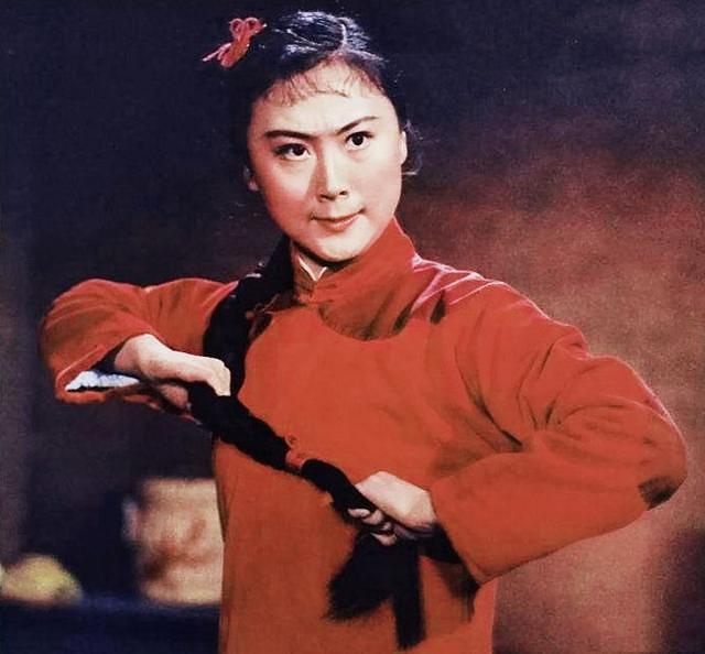 刘长瑜:两度幸运出演女主角,与《红灯记》"父亲"台下如水火