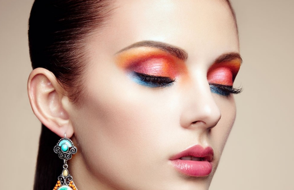 五官深邃的人适合欧美妆容,只要简单的步骤,显得更加洋气