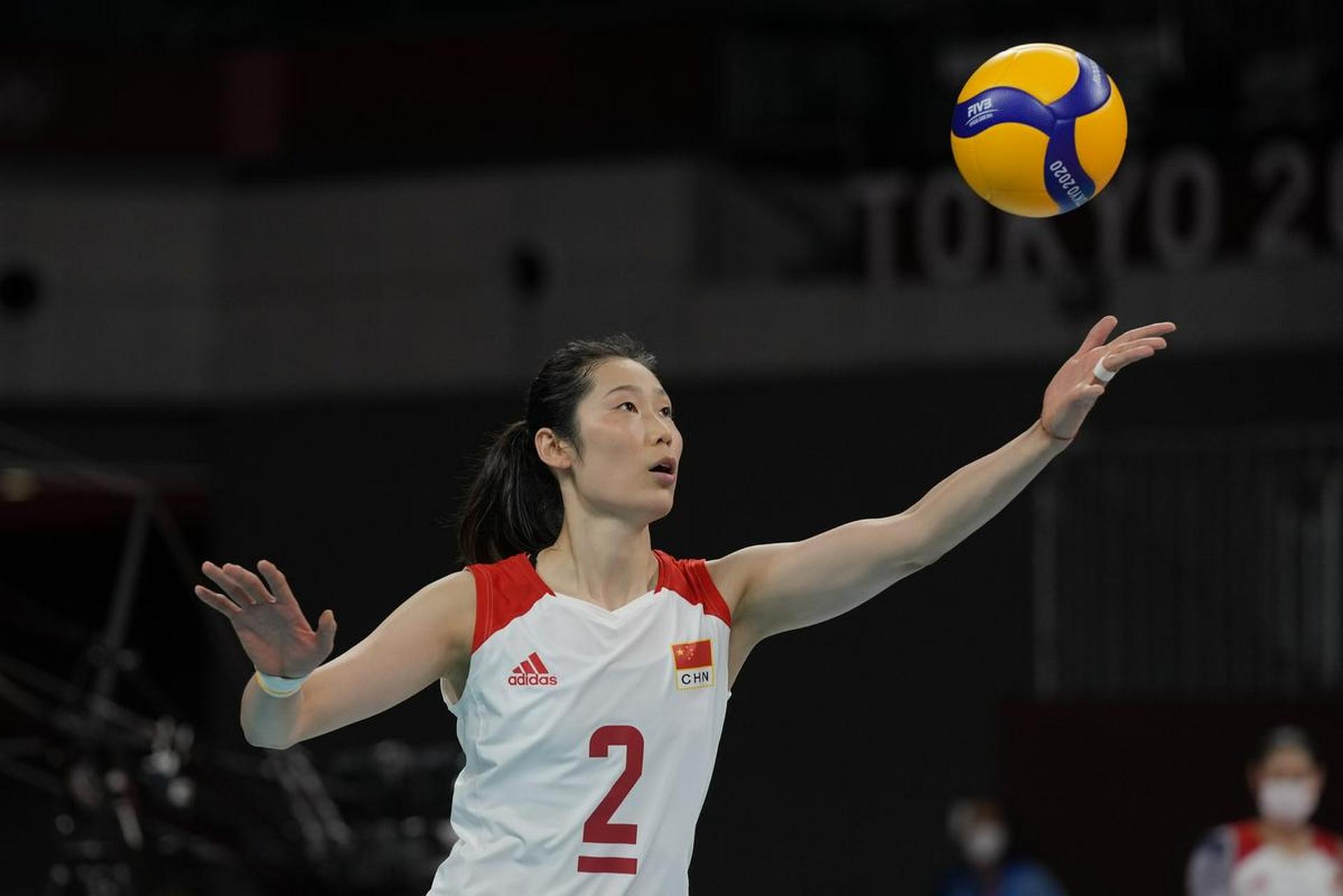 中国女排朱婷:  朱婷为国家队比赛10年,183场比赛,出场176次,首发171