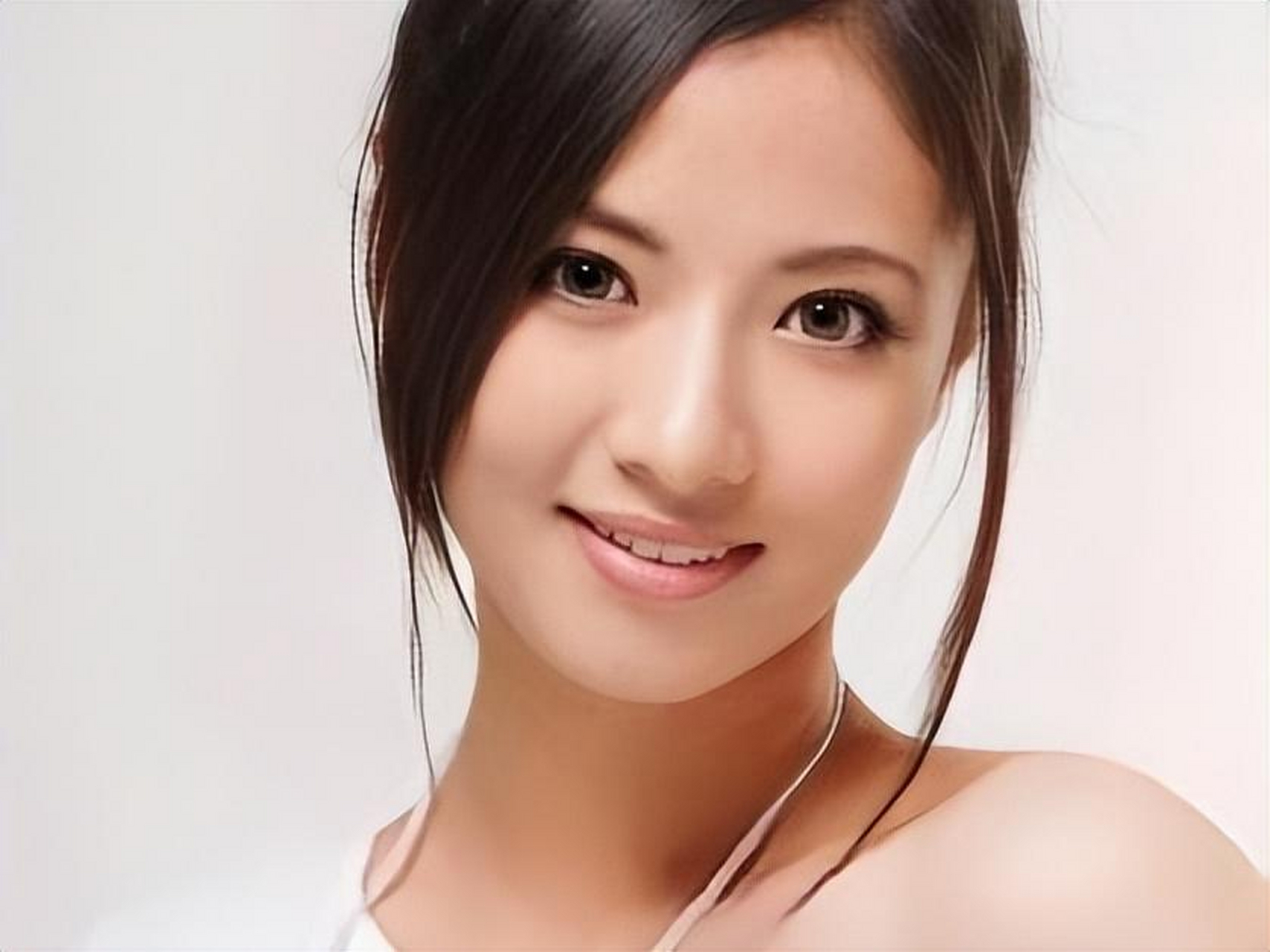 2018年,上海第一美女沈丽君,抛下五岁的儿子和三岁的女儿,从28楼一跃