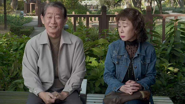 《酒神小姐》:65岁站街女,撕开老年人的"情欲"和"隐痛"