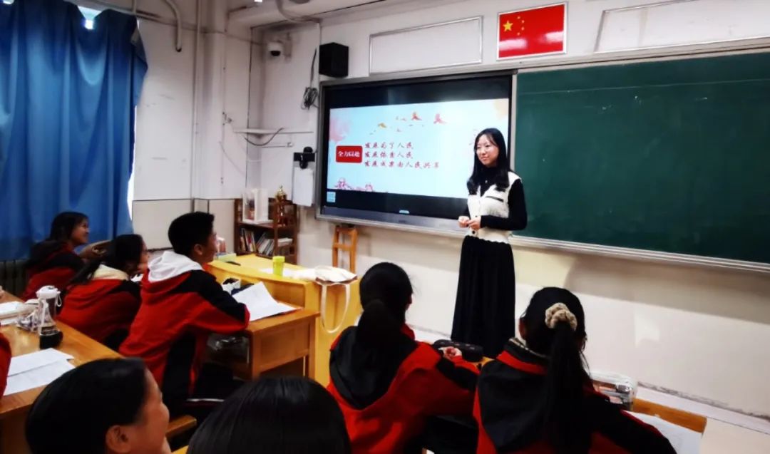 西安85中学张可佳在市中小学思政课教师"大练兵"中获教学标兵