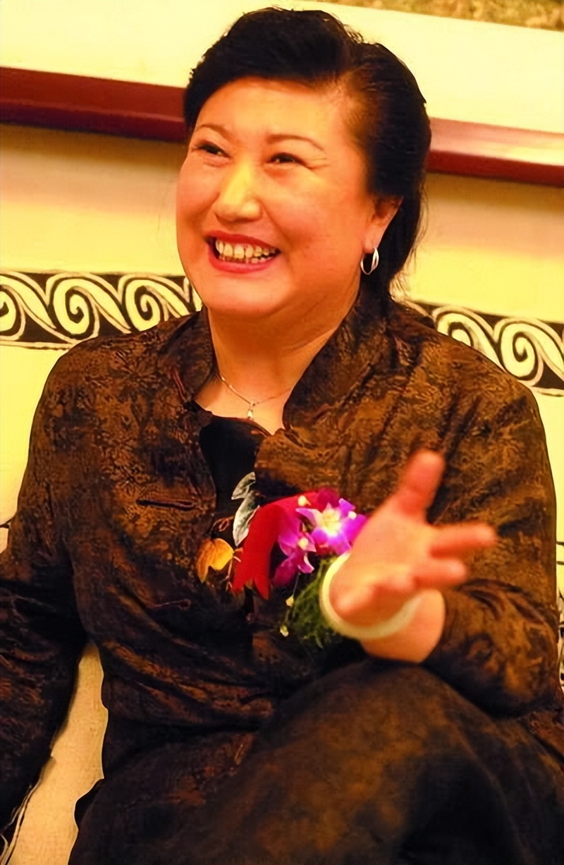 高秀敏去世18年,回看她和何庆魁感情闹剧,张艳茹才是幕后聪明女人