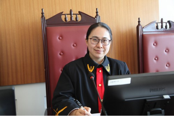 年轻女法官被领导拉下水判刑四年!