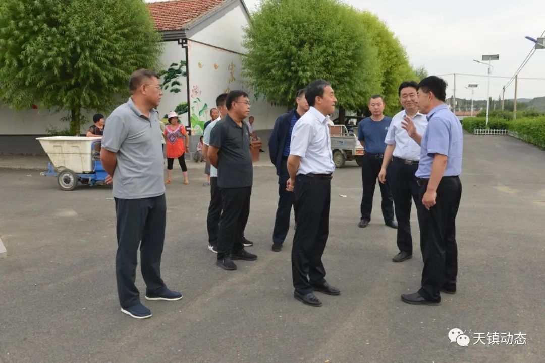 郝献民一行深入我县就全国光伏扶贫现场观摩会前期准备工作进行现场