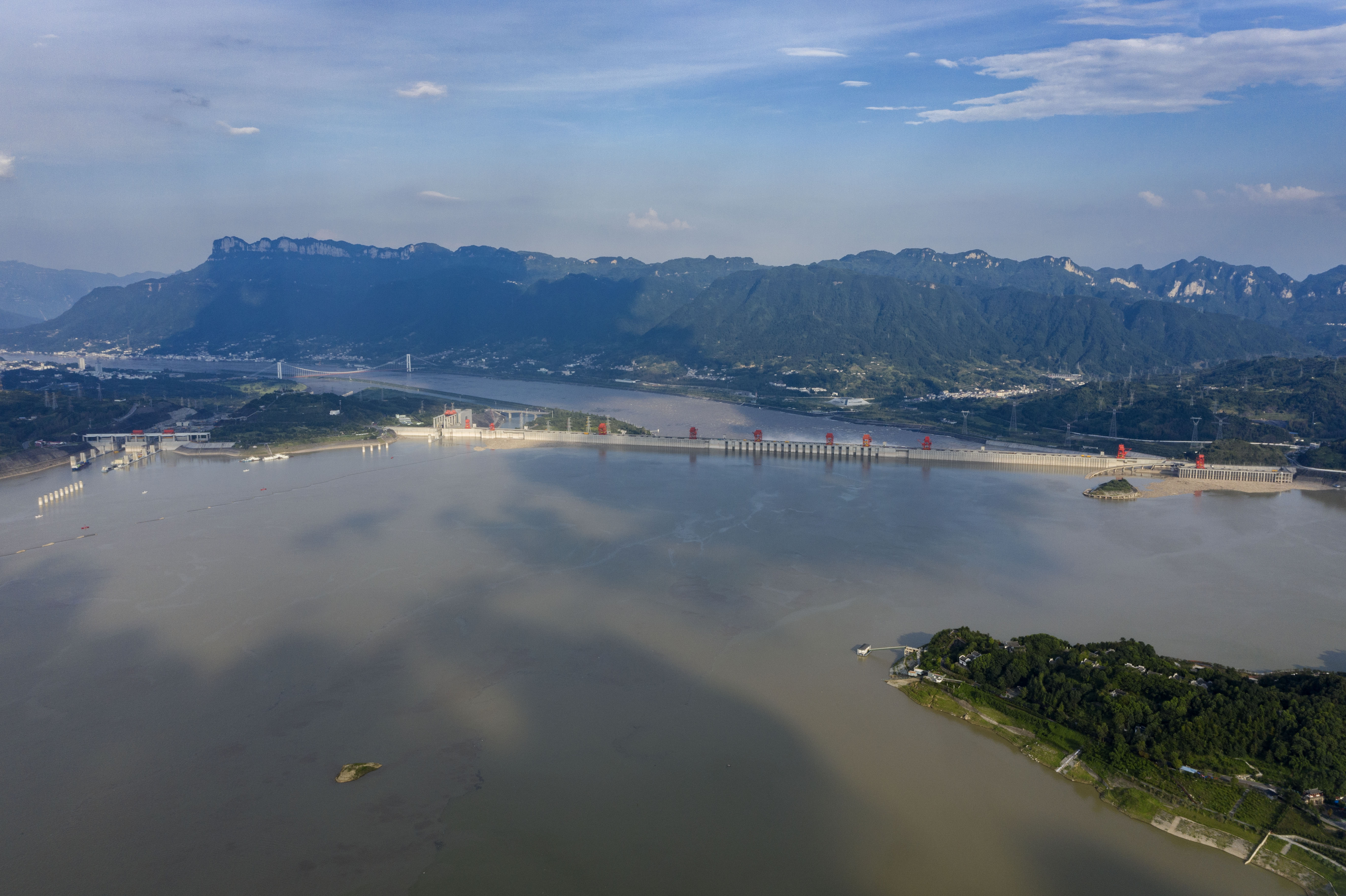 长江中上游水库群拦洪超300亿立方米