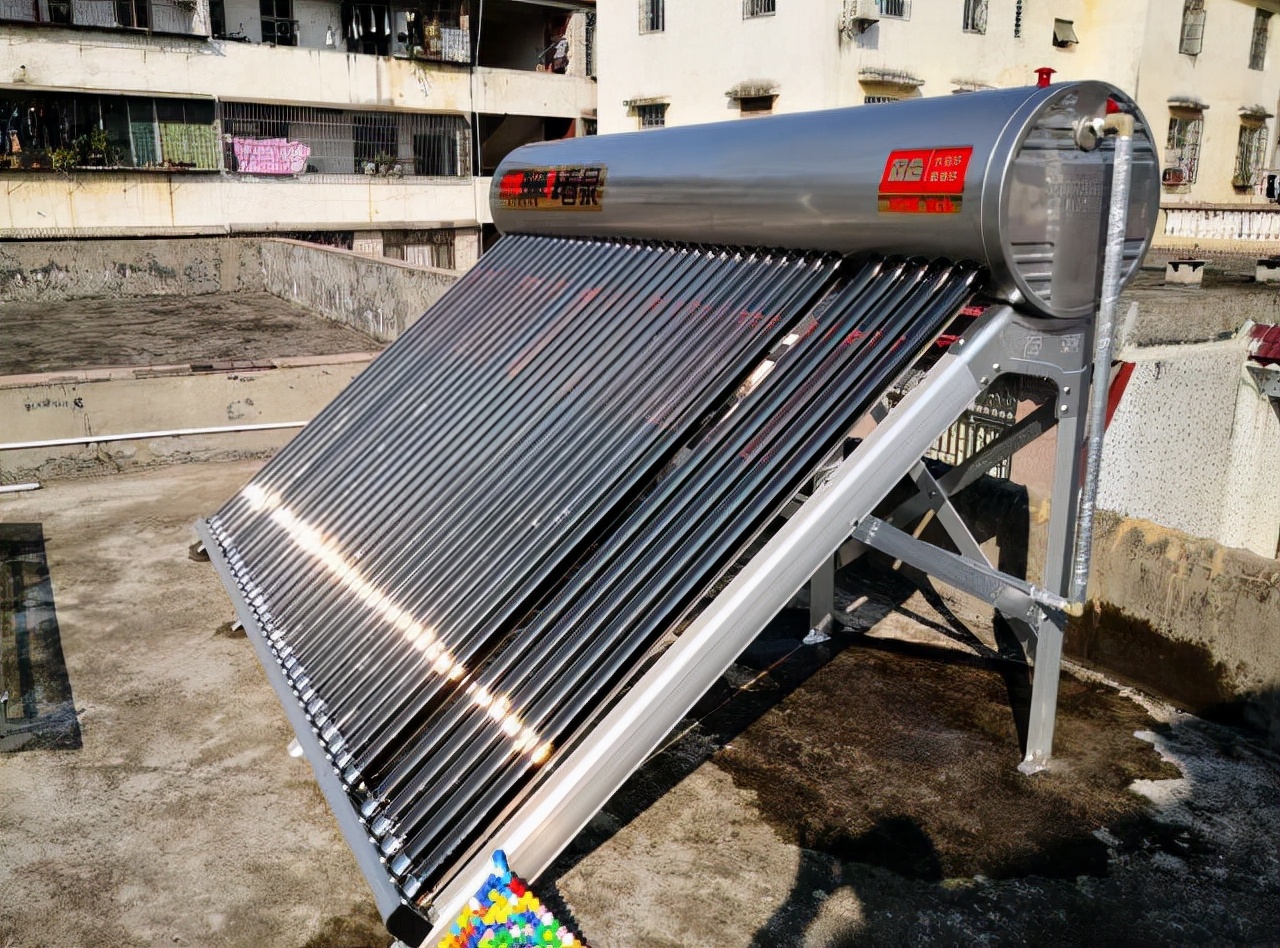 曾经遍布屋顶的太阳能热水器,为何如今跌落神坛,很少有人装了?