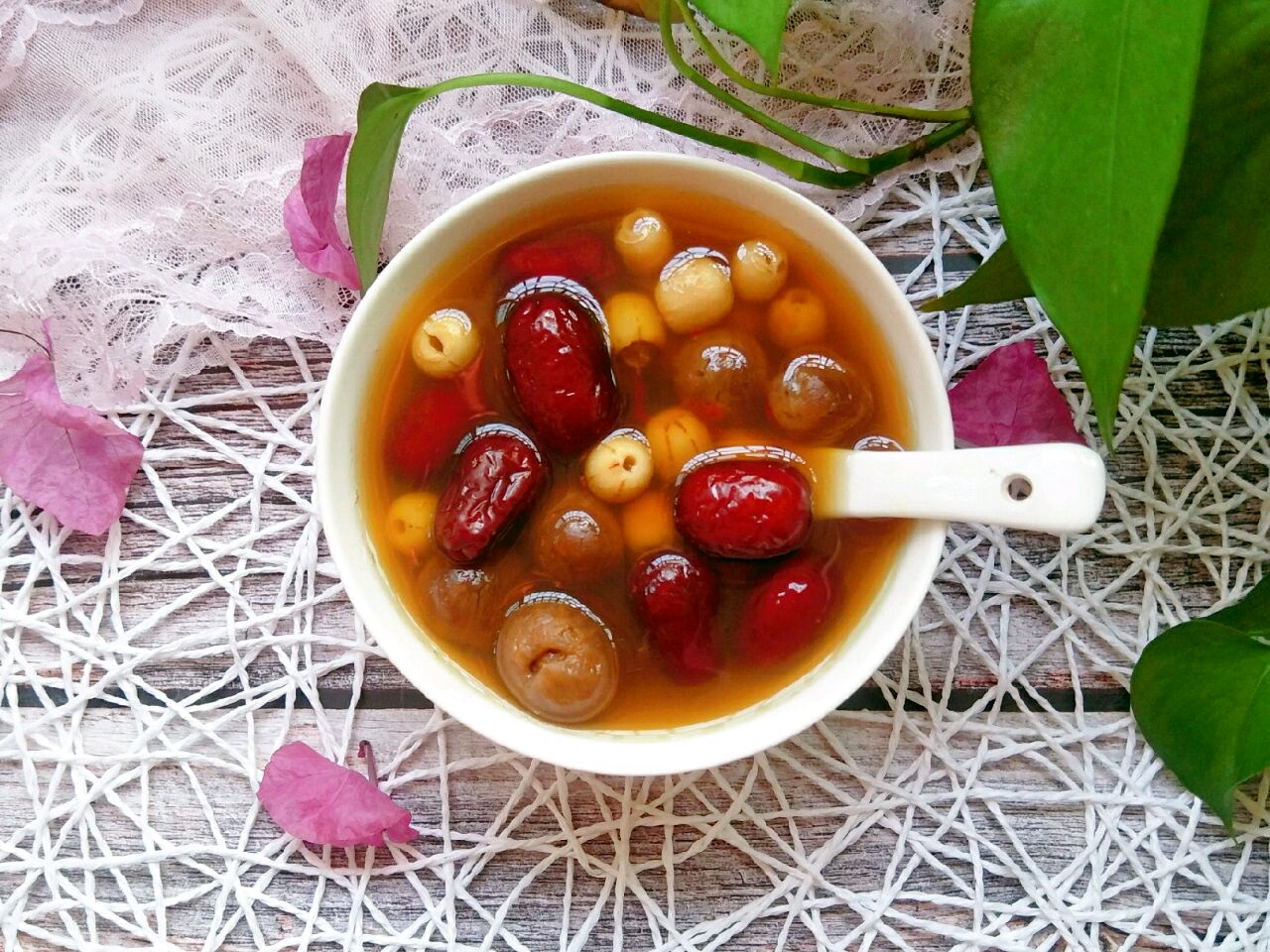 一,桂圆莲子汤材料