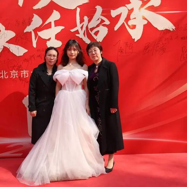 大兴区第二中学举行2023届十八岁成人仪式暨高考百日誓师