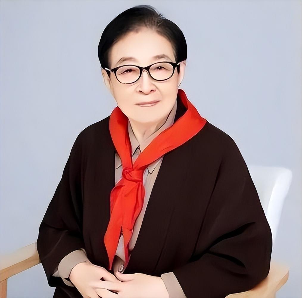 作为谷建芬的学生之一的那英不仅一次在公开场合对恩师"讨伐",说