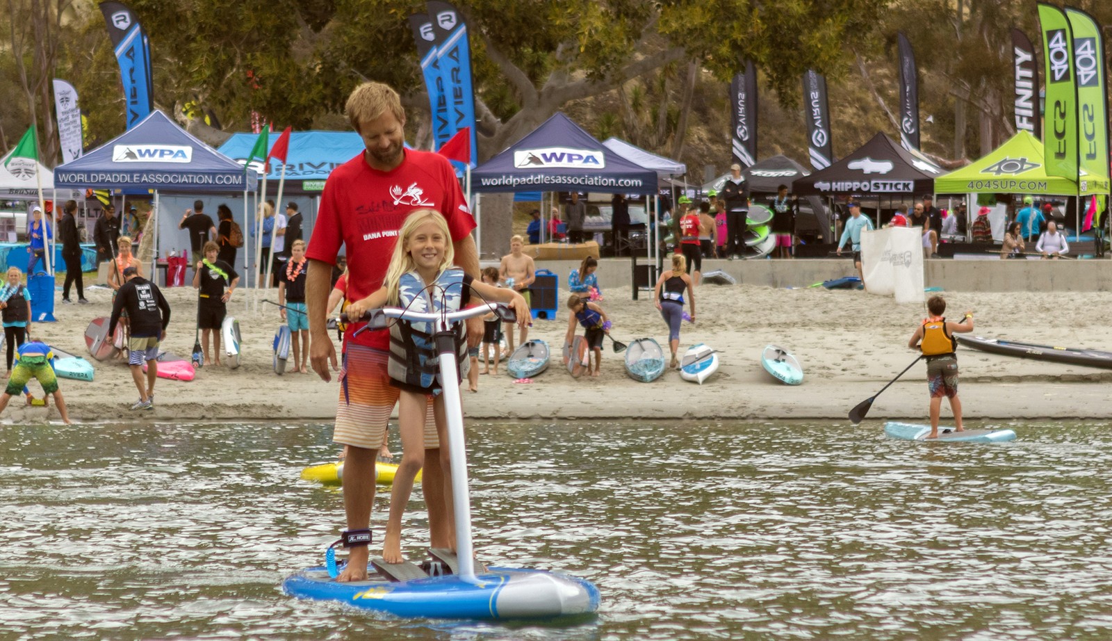 脚踏式水上滑板,用脚踩两下就可以前行,夏天玩水神器