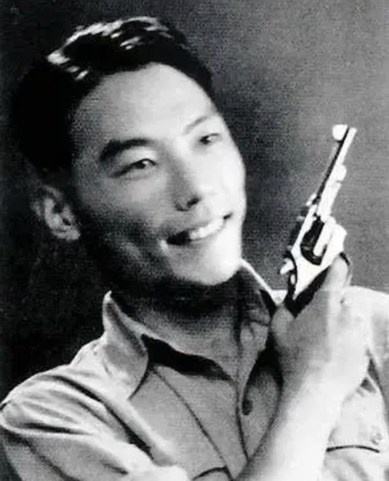 熊向晖接到叶选基电话后,立即嘱咐妻子:快把叶帅的茅台拿出来!