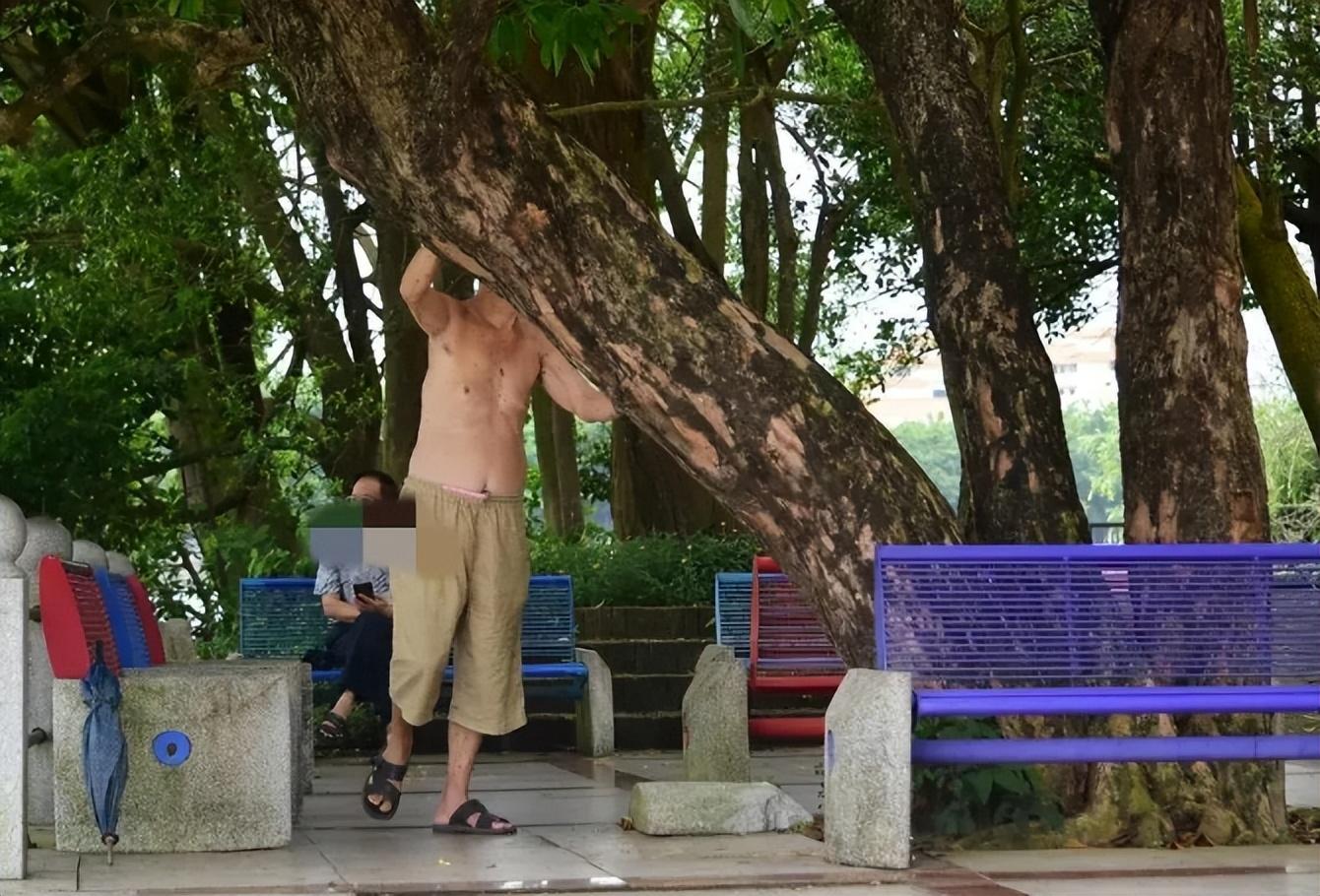 男生光膀子的图片图片