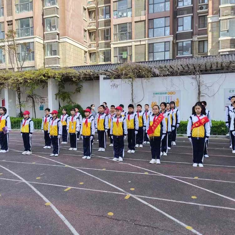 展览路小学五(5)中队"全国中小学生安全教育日"主题升旗仪式