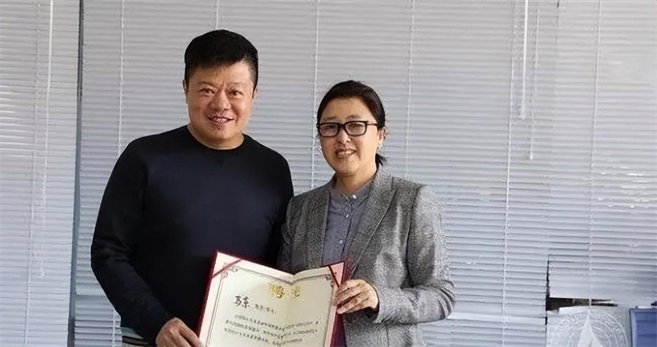 马东的老婆这么漂亮,当年央视辞职做全职太太,如今两人恩爱依旧