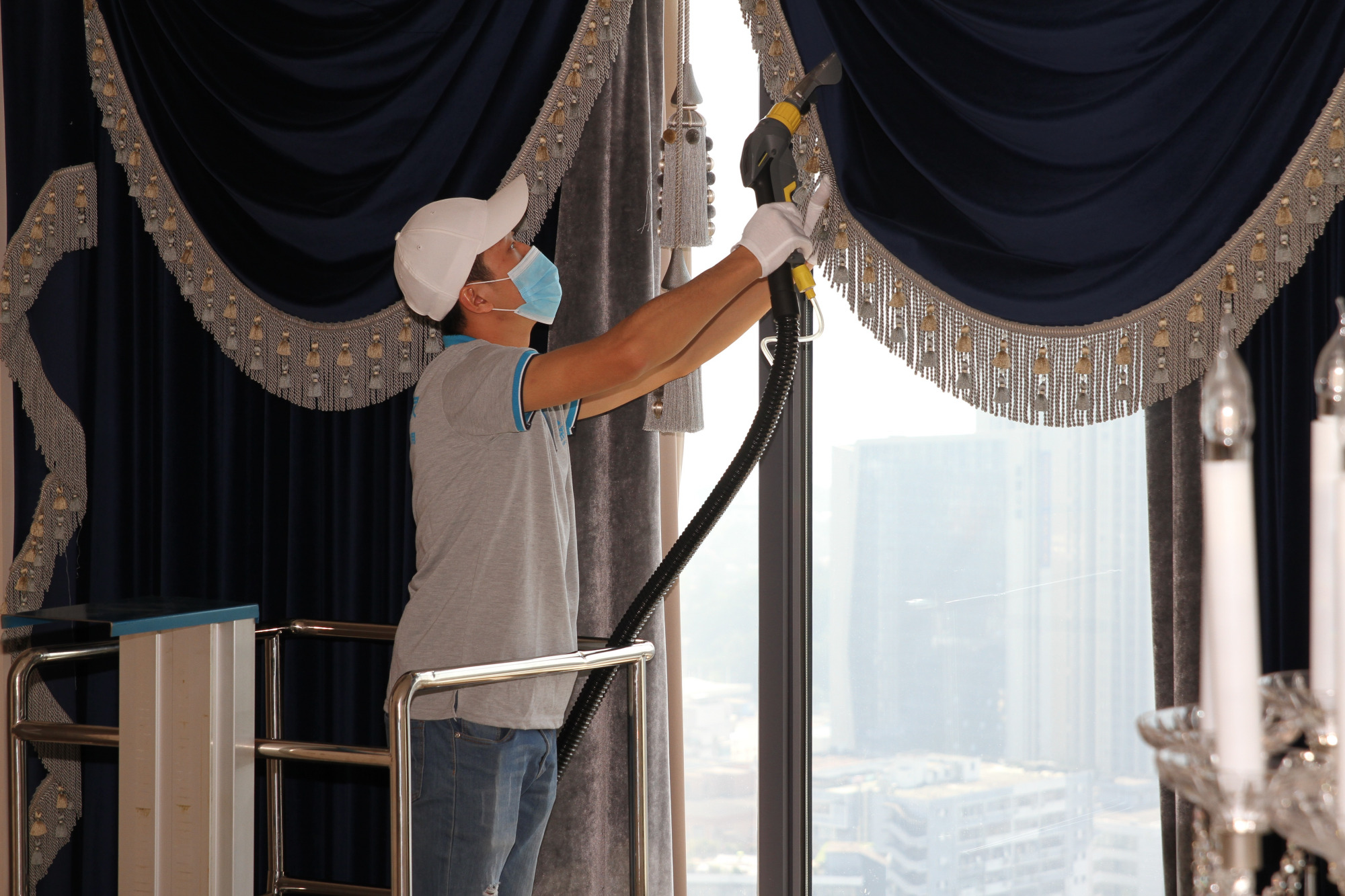 窗帘也能挂着洗,"洗帘猫"开创洗护服务行业先河