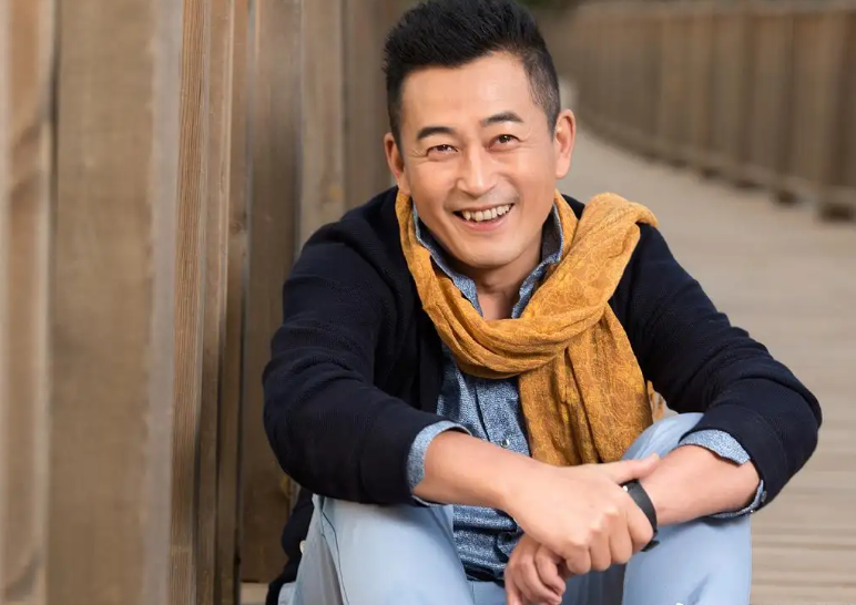 演员王志飞:抛弃糟糠妻,出轨张歆艺,闪婚张定涵,感情系儿戏!