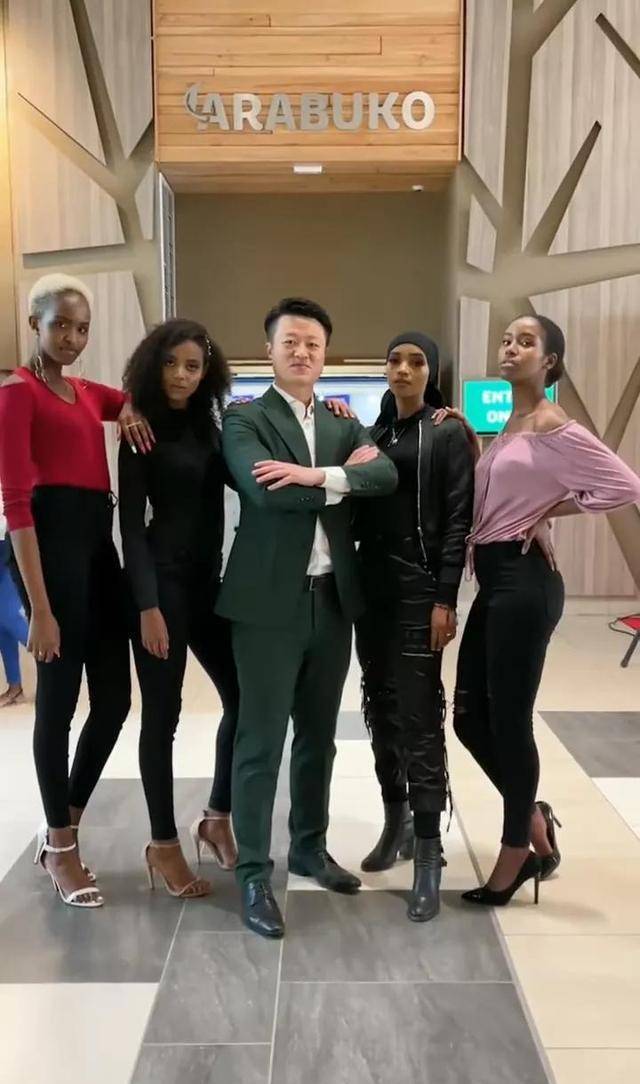 回顾王垚从央企辞职到非洲创业美女成群生活奢靡却获官媒表扬