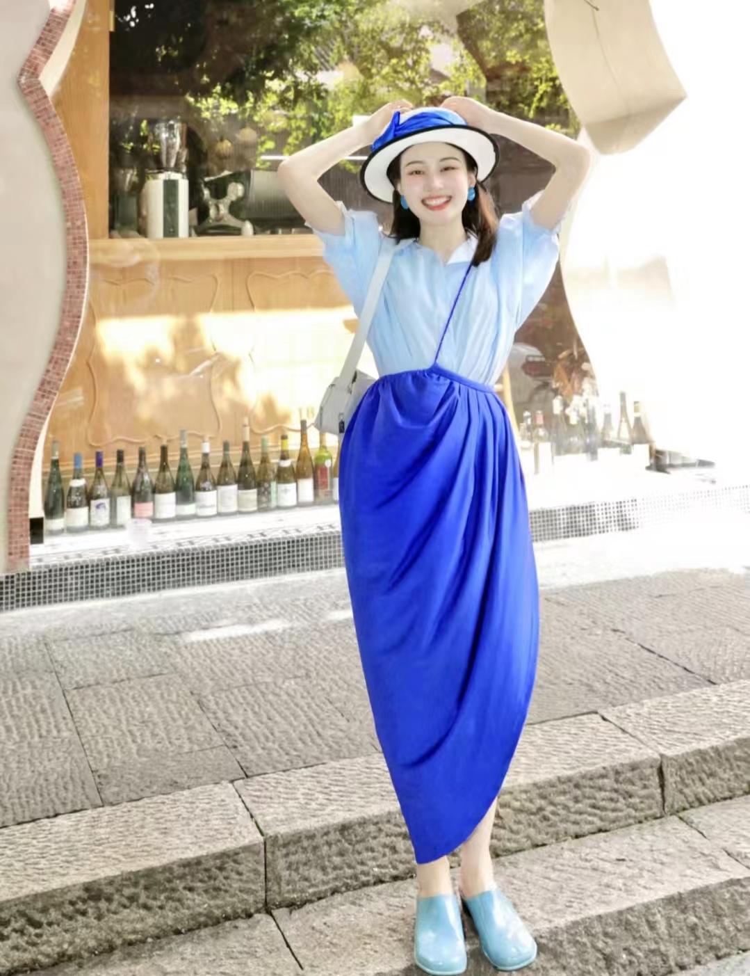 夏天流行穿"浅蓝色",搭配这8个颜色最佳,清爽干净又时髦