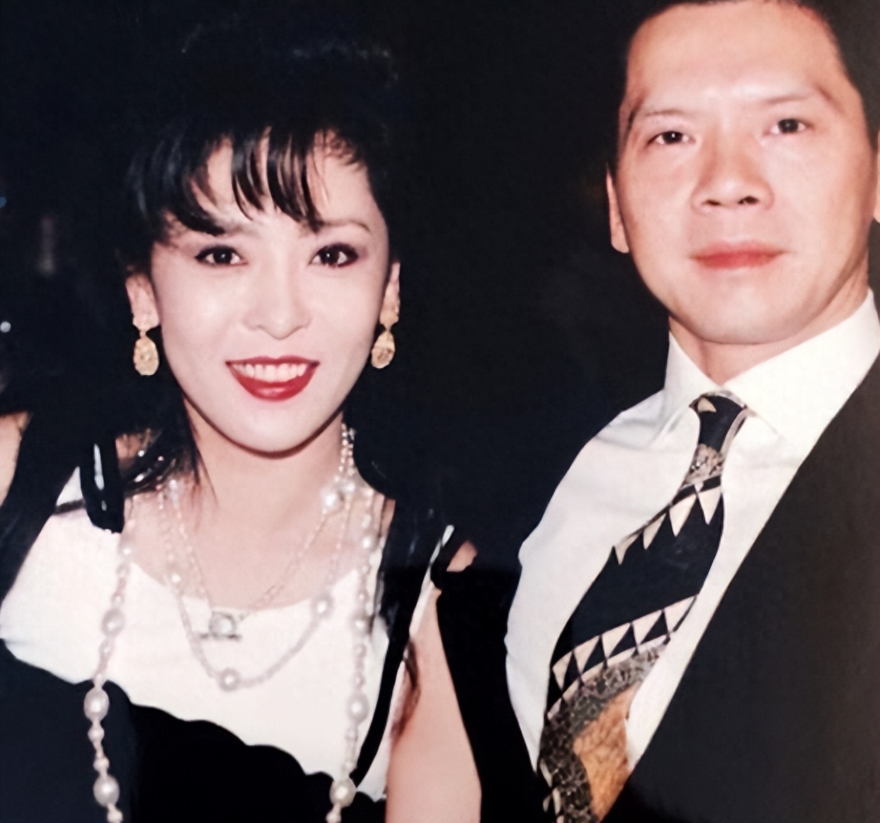 二,跌宕人生:向太陈岚的传奇经历