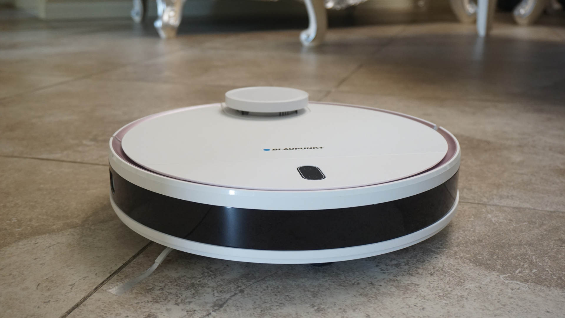 这款扫地机器人在技术上已经比较成熟,许多家庭也都在使用它,主要是