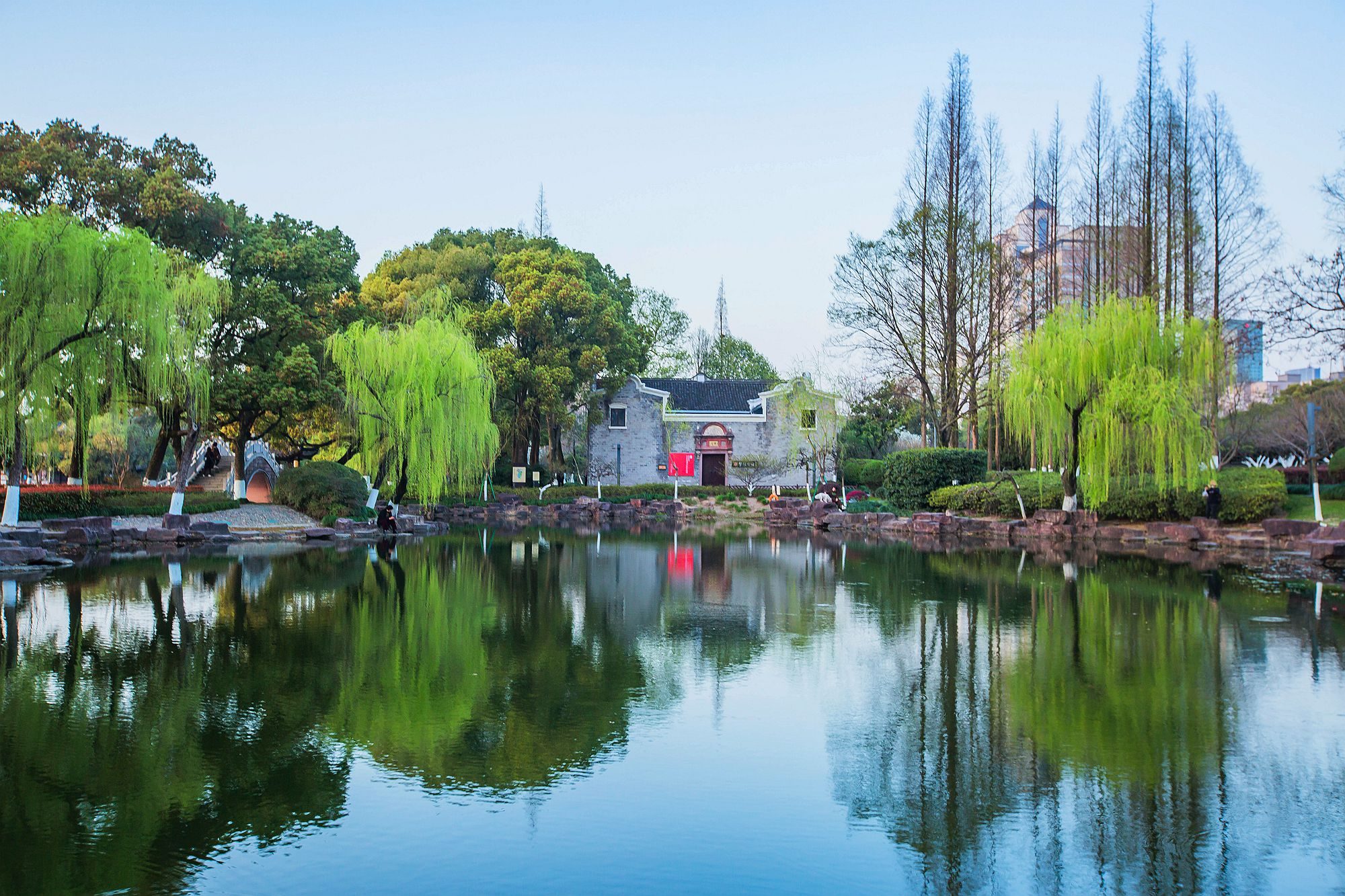 月湖景点介绍图片