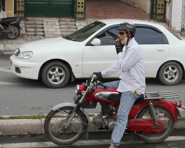 越南街头最经典的车,男女老少都是摩托高手