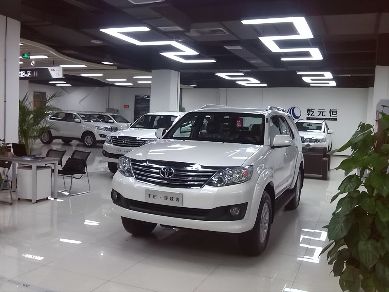 新款丰田穿越者亮相,小普拉多!2.8t引爆热度,坦克300要后退