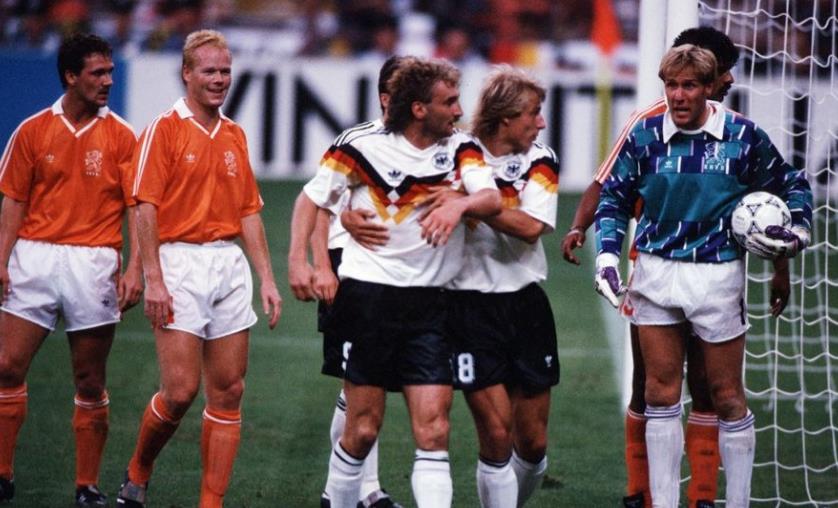 1990年世界杯1/8决赛篇,沃勒尔耍诈?里杰卡尔德吐了几次口水?