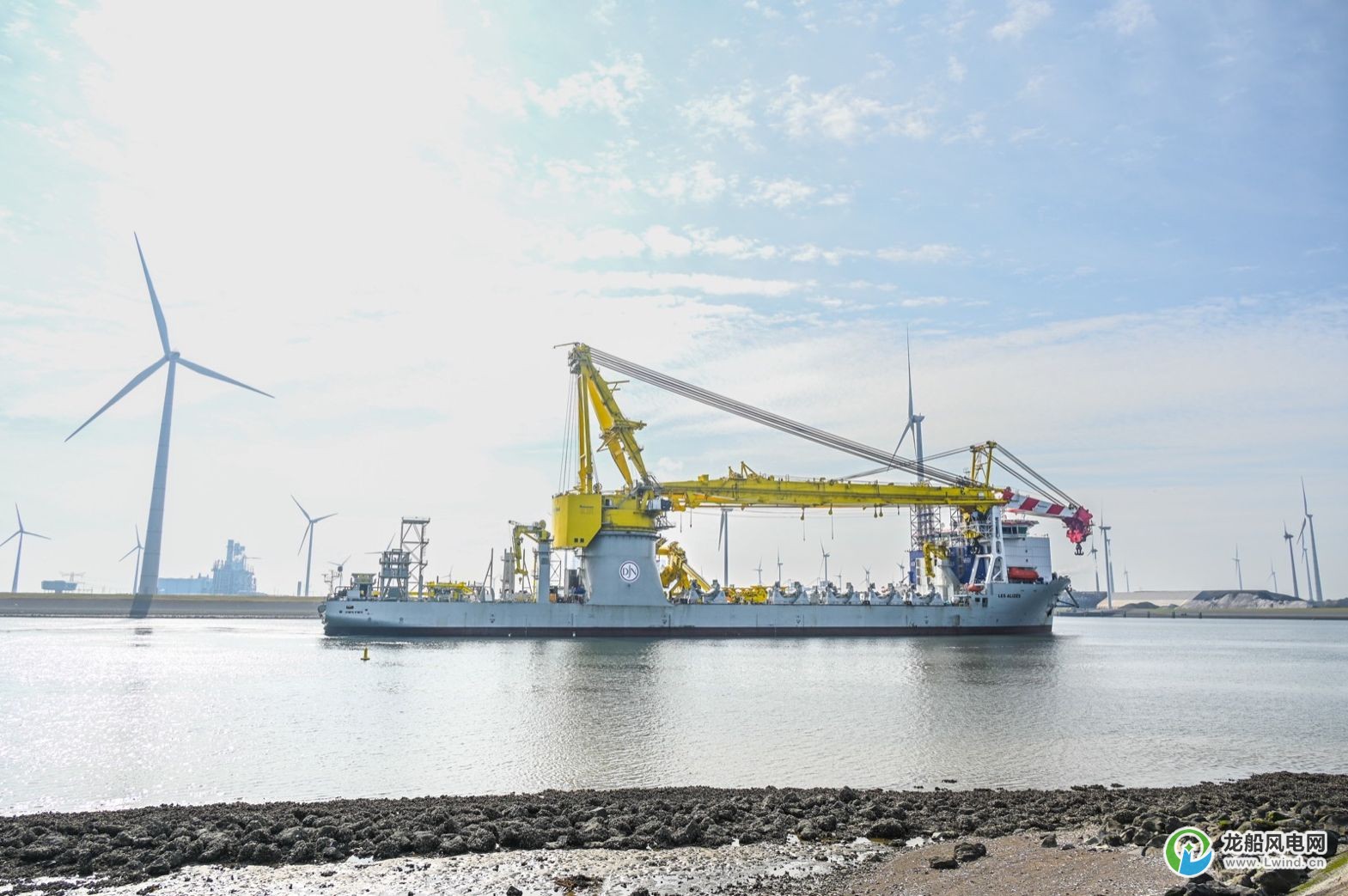 年初交付!5000吨海上风电安装船首秀成功