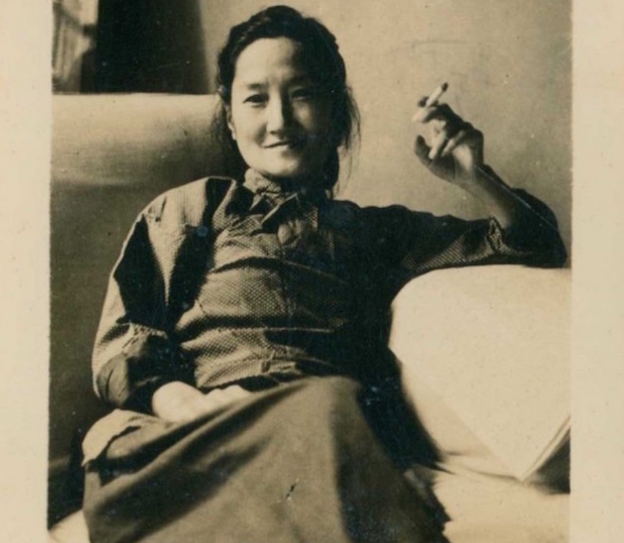 60年代,陆小曼晚年的一张照片,不难看出,年轻时的她还是很美的