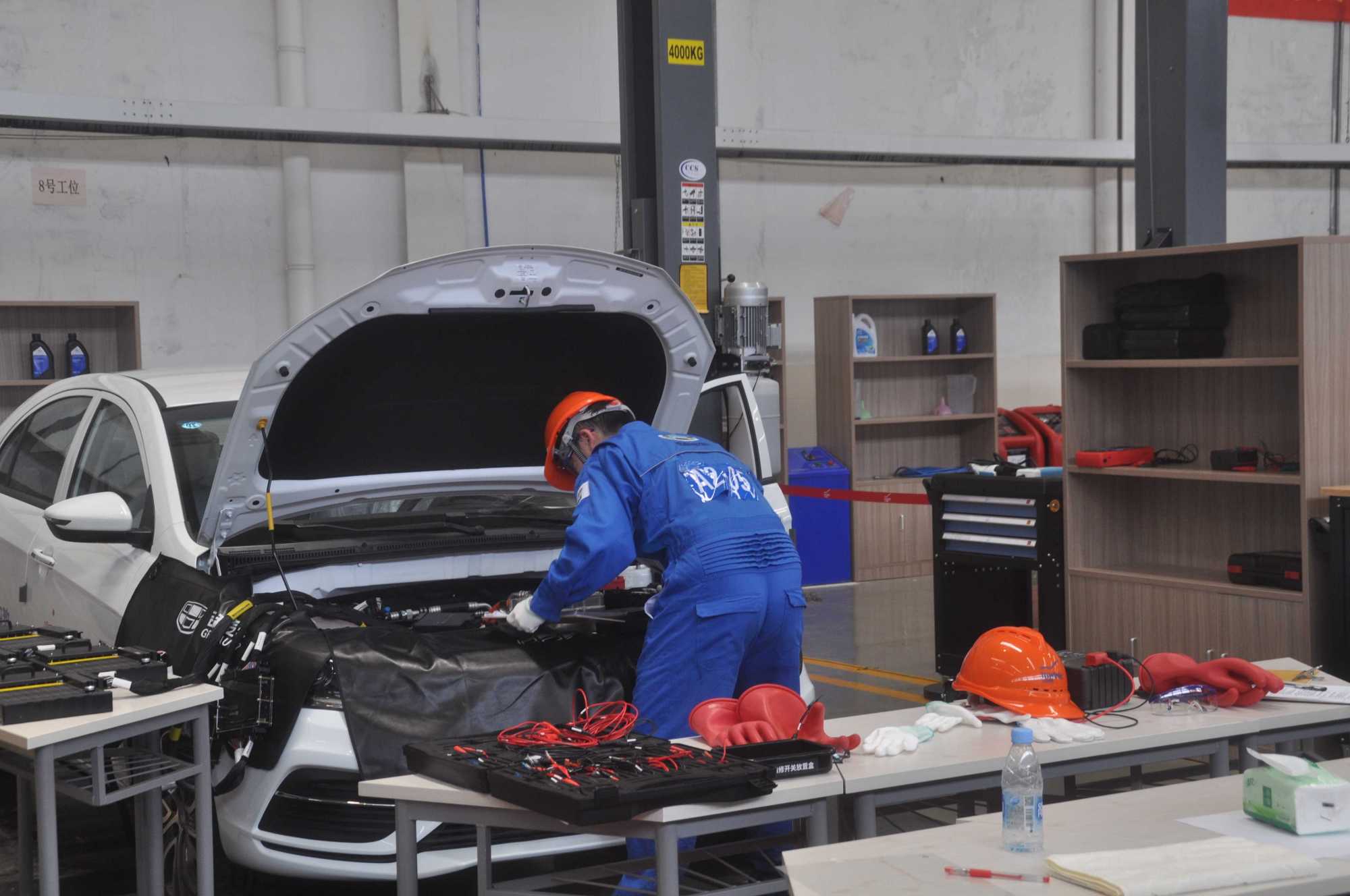 在新能源汽车维修中使用电子诊断技术的优缺点