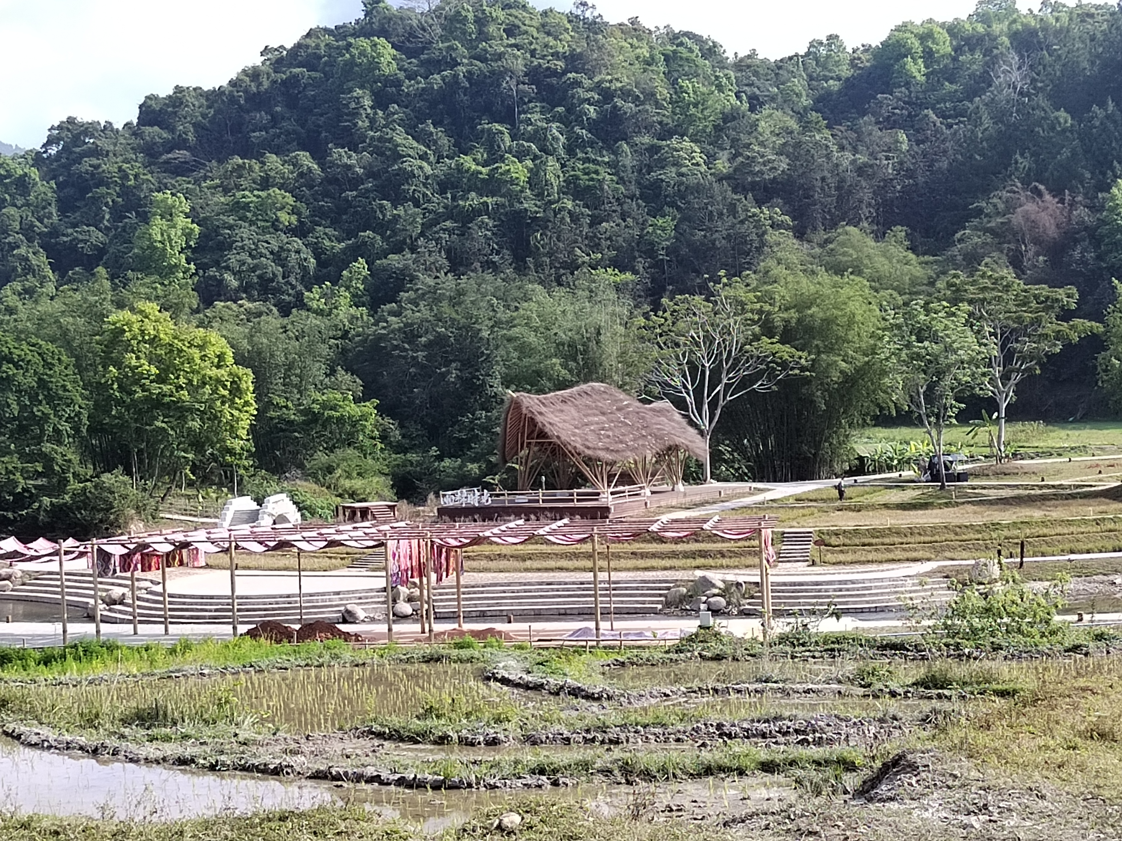 走进水满乡毛纳村